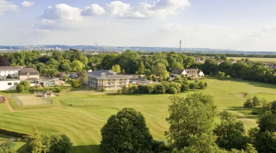 Photo of Blunsdon House Hotel & Golf Course